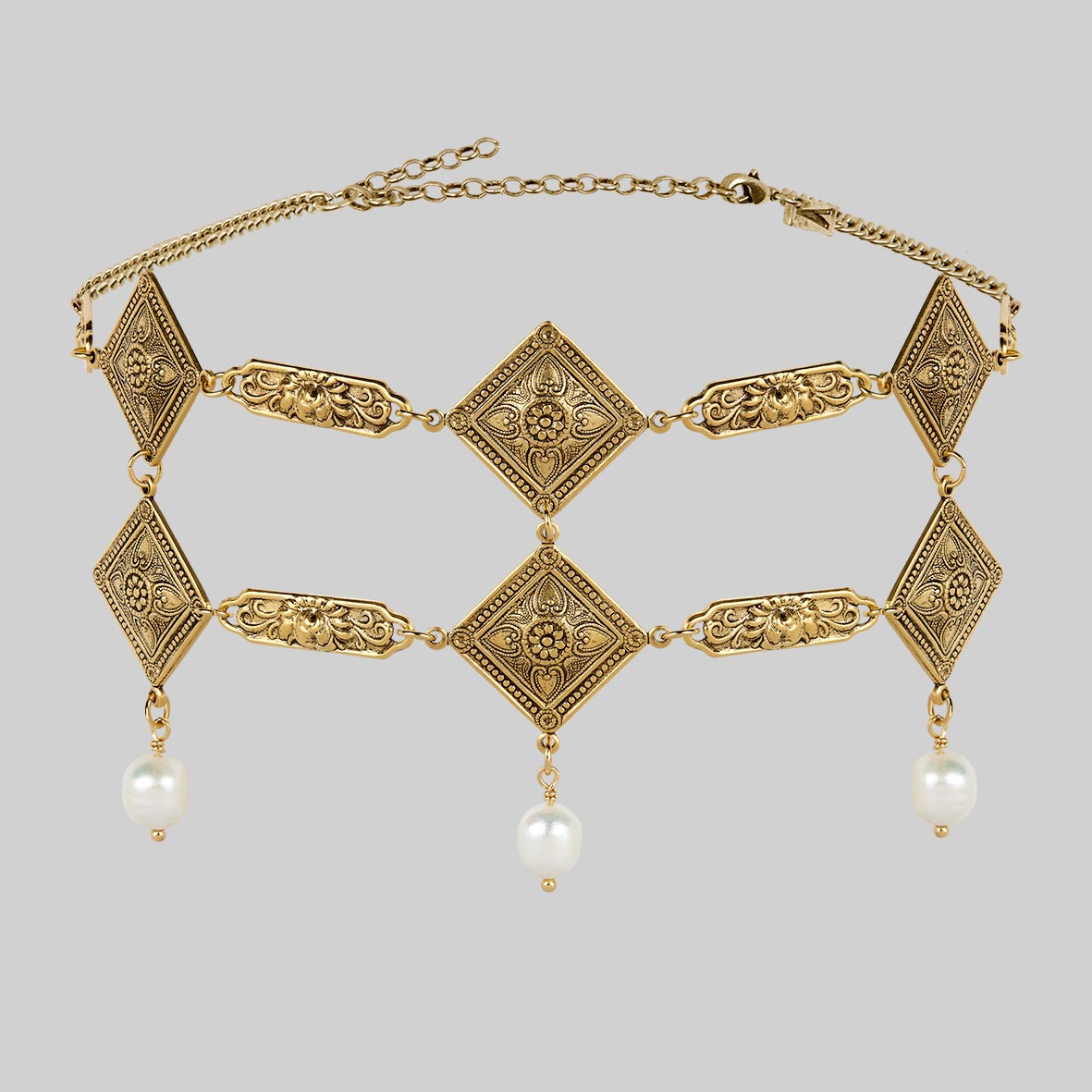 A DEEP LURE. Romantic Pearl Choker - Gold