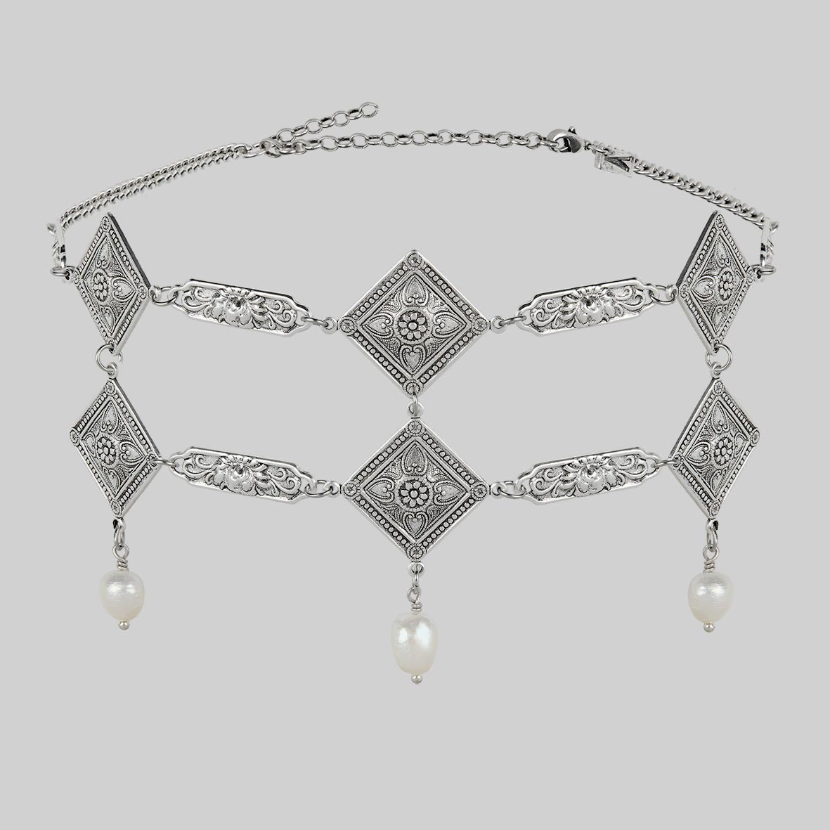 A DEEP LURE. Romantic Pearl Choker - Silver