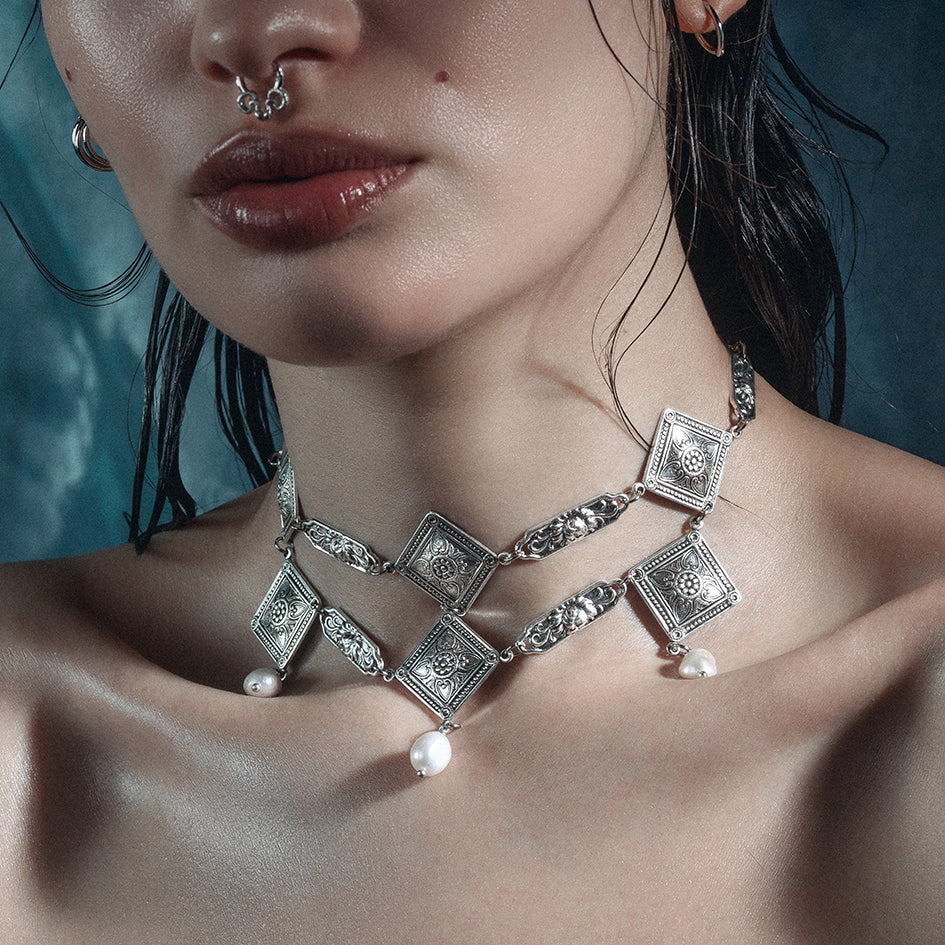 A DEEP LURE. Romantic Pearl Choker - Silver